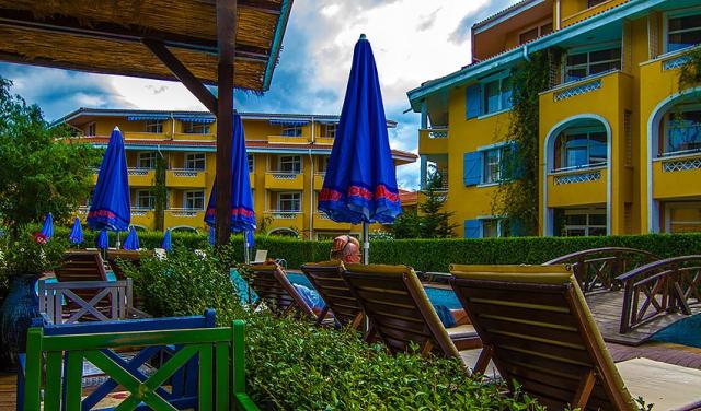 Hotel-Blue-Orange-19.jpg