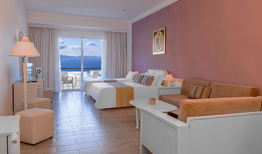 Kipriotis_Panorama_Junior_Suite_Superior-sea-view.jpg