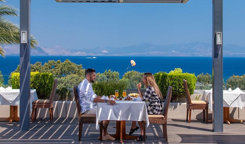 Kipriotis_Panorama-Ariadne-Restaurant---Terrace.jpg