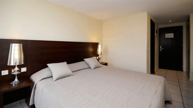 top-floor-double-room-2.jpg