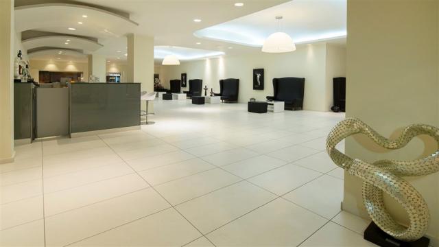 golden-lounge-bar.jpg