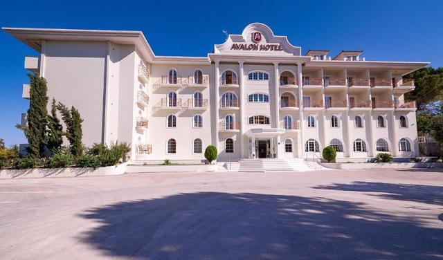 Avalon-Hotel-2.jpg