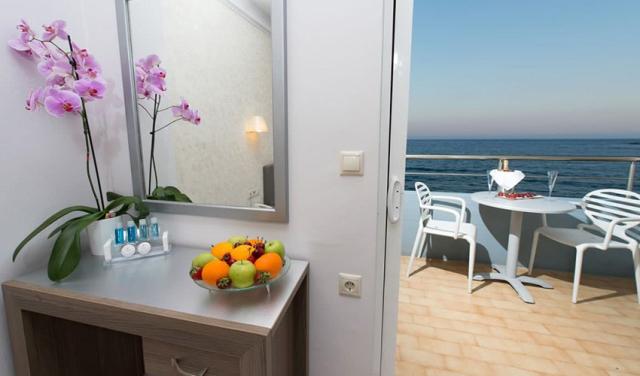 Astron-Hotel-221.jpg