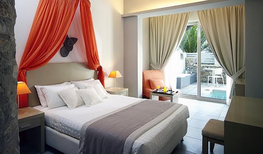 Junior-Suite-Jacuzzi-Room-1.jpg