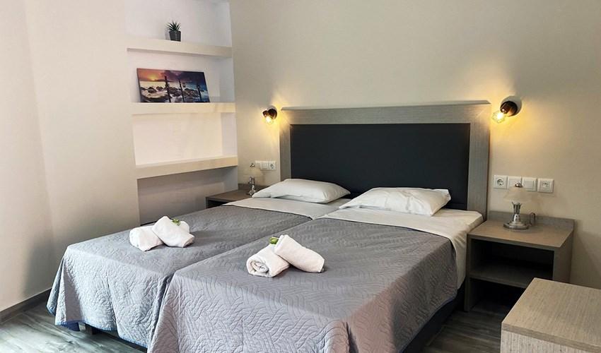 Aparthotel-Romanias-11.jpg