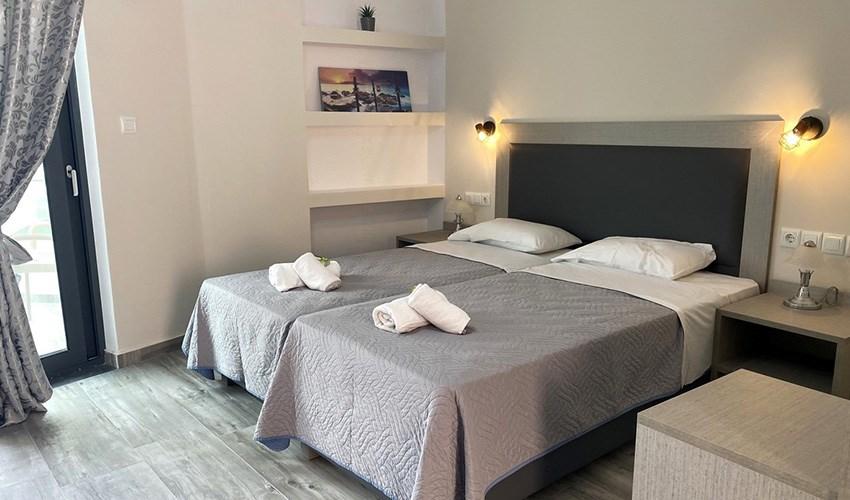 Aparthotel-Romanias-12.jpg