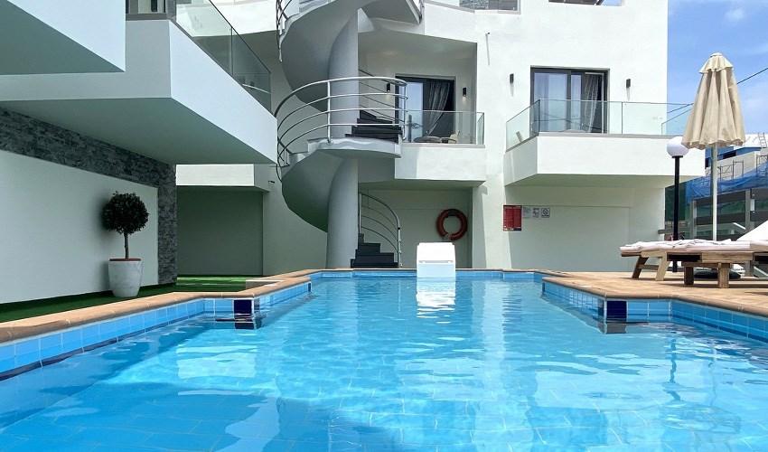 Aparthotel-Romanias-3.jpg