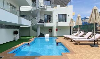 Romanias Apartments