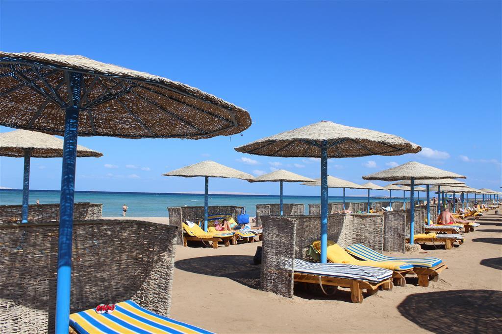 Какая погода в египте в хургаде. Лонг Бич Резорт Египет Хургада. Long Beach Resort пляж Египет. Long Beach Resort Hurghada ресторан. Хургада в декабре.